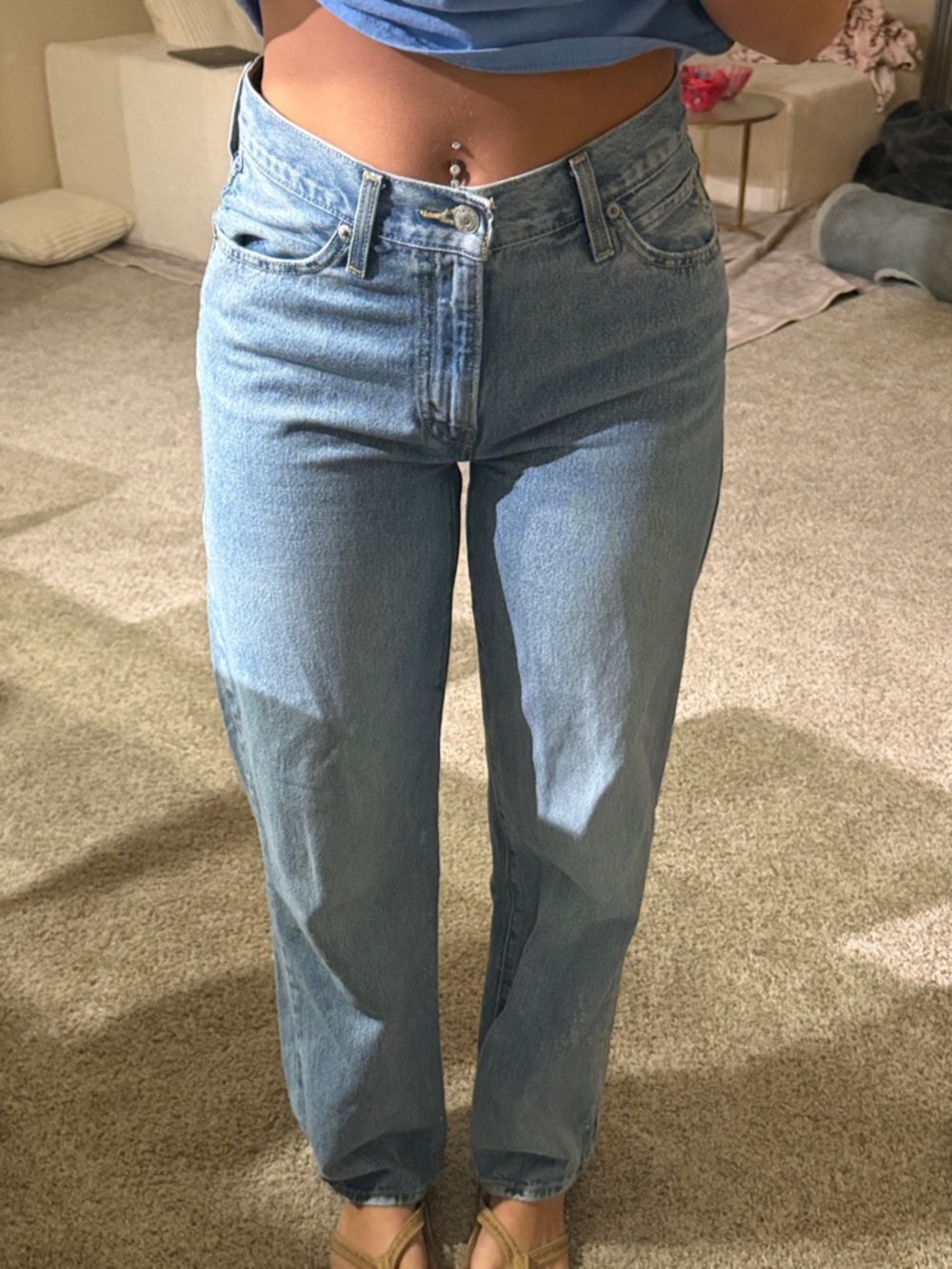 Women's Straight Leg Jeans in Light Blue Wash
